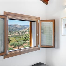 3 bedroom villa with pool near Castellamarre del Golfo, sleeps 5